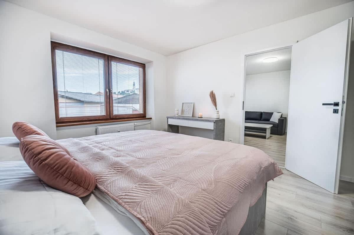 Nitra Castle Suite - Modern Elegance & Serenity Dış mekan fotoğraf